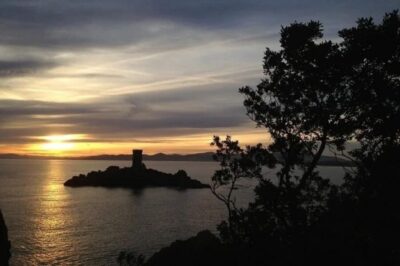 Saint-Raphaël : Sunset Cruise Cape Dramont & Golden Island