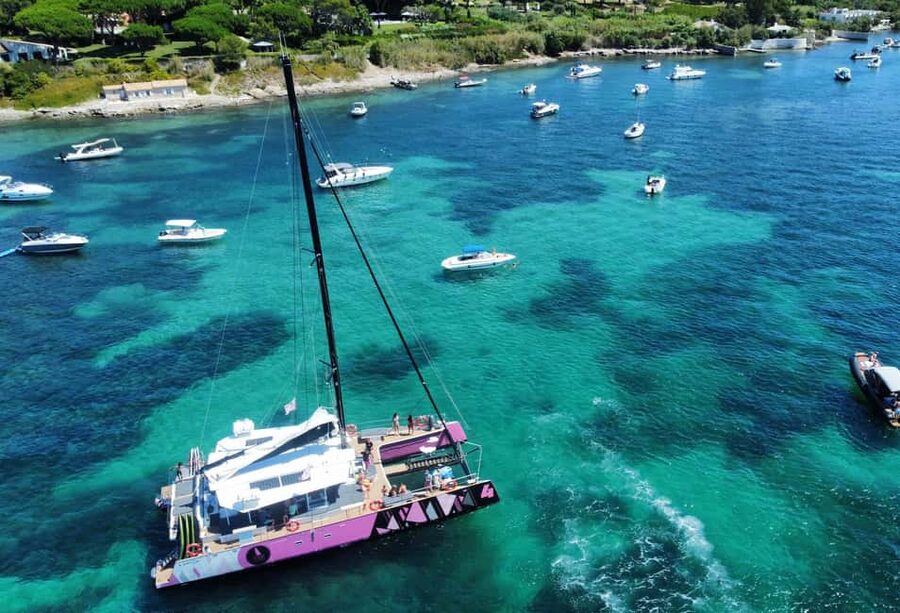Saint Tropez: Evening Catamaran Party with Welcome Drink - The welcome drink and first views of the Gulf