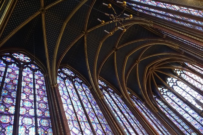 Sainte Chapelle 1h Guided Tour with entrance ticket - Eng / Esp - Louis IX, relics, and royal purpose