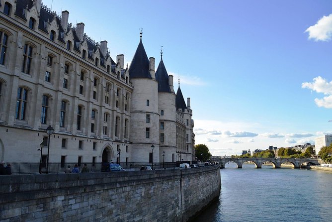 Sainte-Chapelle, Conciergerie & Palais de Justice Private Tour - Notre Dame and Île de la Cité: useful context after the fire