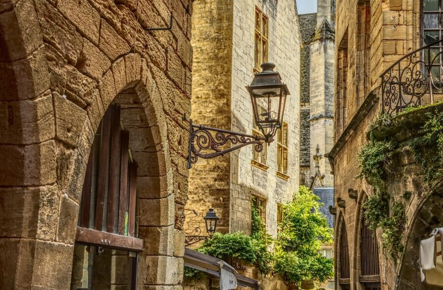 Sarlat Gourmet Tour & Market Visit with Tastings - The second stop: duck, foie gras, and Dordogne wine