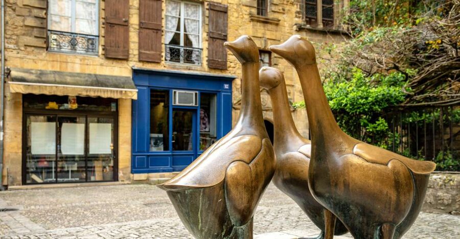 Sarlat Gourmet Tour & Market Visit with Tastings - Starting at Place Pasteur