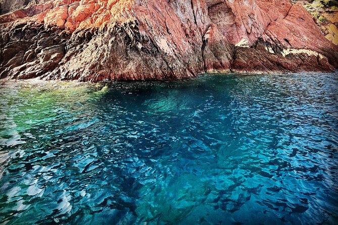 Scandola & Girolata: The Must-see Excursion EN Corsica - Girolata gives the day a welcome pause on land