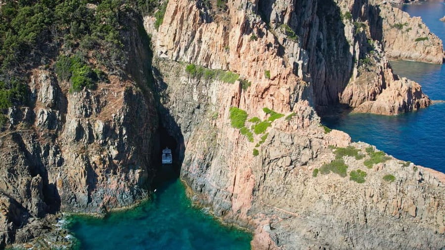 Scandola: Visit the Nature Reserve from Porto (France) - Capo Rosso and the cave passages
