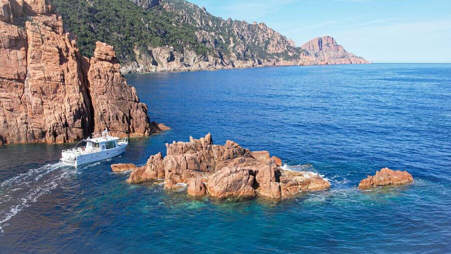 Scandola: Visit the Nature Reserve from Porto (France) - A useful pause in Girolata