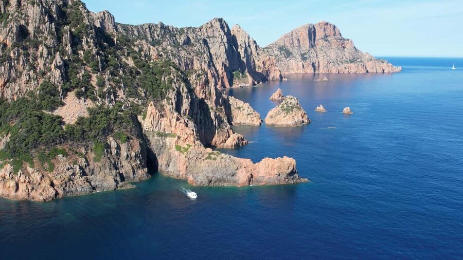 Scandola: Visit the Nature Reserve from Porto (France) - Guiding style and the local connection