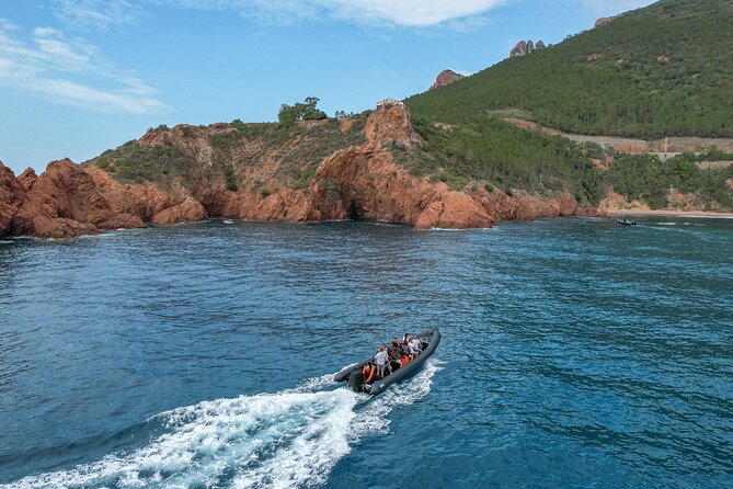 Sea excursion - Estérel Massif by boat - Why the Estérel looks so different from Cannes