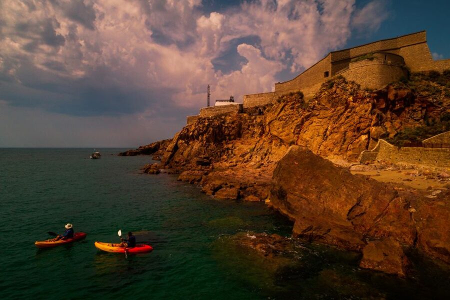 Sea kayak tour: Sète, the French pearl of the Mediterranean - The 30-minute briefing and kayak choice