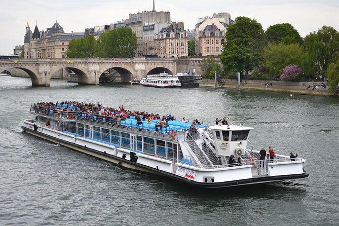 Seine River Cruise with Commentary 1 Hour - How Useful Is the Multilingual Commentary?
