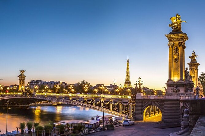Seine River Dinner Cruise with Live Singer by VIP Yacht de Paris - Place de la Concorde, Grand Palais, and Orsay Museum