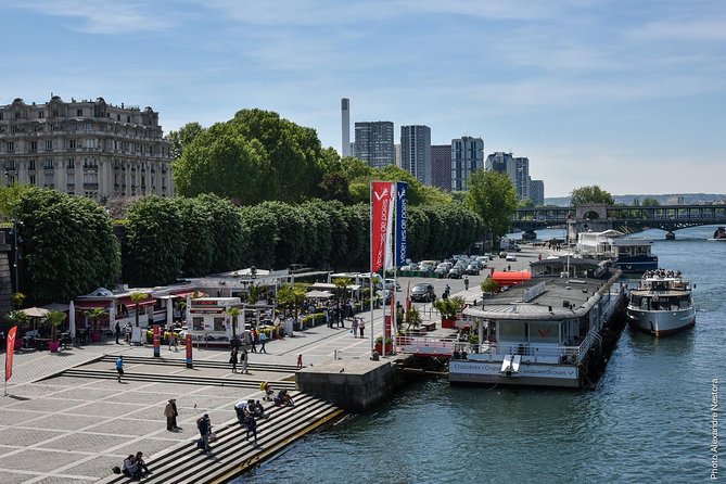 Seine River Guided Cruise by Vedettes de Paris - Île Saint-Louis, the Hôtel de Ville, and the Conciergerie