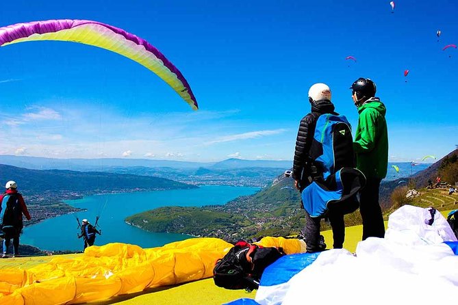 Sensation paragliding flight over the magnificent Lake Annecy - Key points to know before you book
