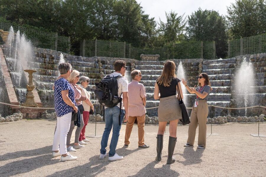 Skip-the-Line Versailles Palace Tour by Train from Paris - The guide makes the difference