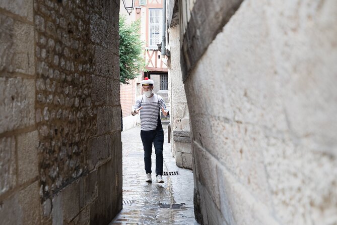 Small Group Guided Tour of the Secret History of Rouen - Ludovic’s guiding style and the group experience