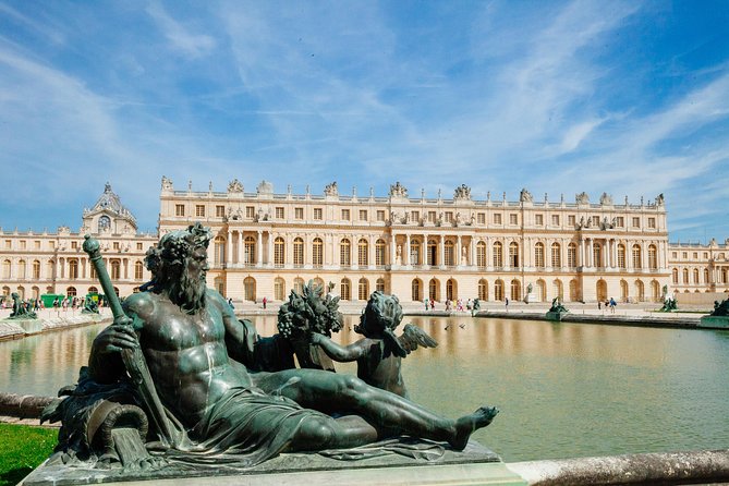 Small Group VIP Versailles Bike Tour from Paris with King's Apartments Access - Reaching the Grand Canal by bike