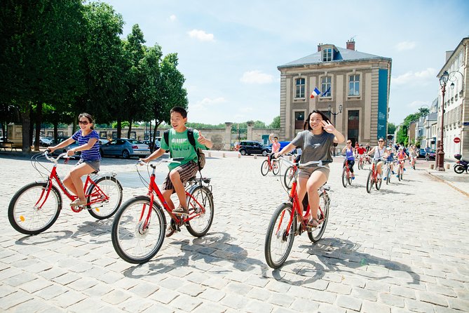 Small Group VIP Versailles Bike Tour from Paris with King's Apartments Access - A picnic near the end of the Grand Canal