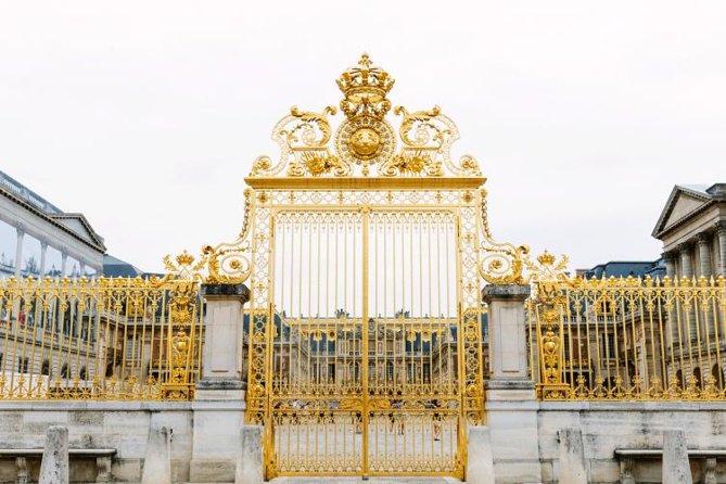 Small Group VIP Versailles Bike Tour from Paris with King's Apartments Access - Shopping for lunch at Place du Marché Notre Dame