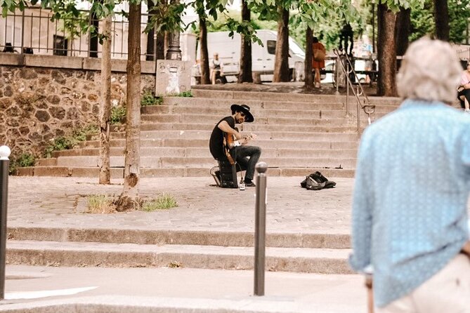 Small Group Walking Tour of Montmartre -10 people max - Place du Tertre and the working artist tradition