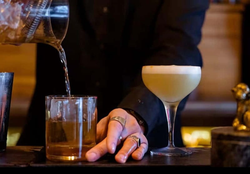Solo travelers Meetup:A cultural stroll,Drinks & socializing - A Paris night out that begins at République