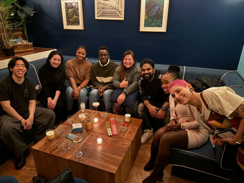 Solo travelers Meetup:A cultural stroll,Drinks & socializing - Three bars in one evening