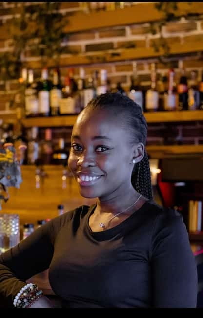 Solo travelers Meetup:A cultural stroll,Drinks & socializing - Stop one: leaving République on foot