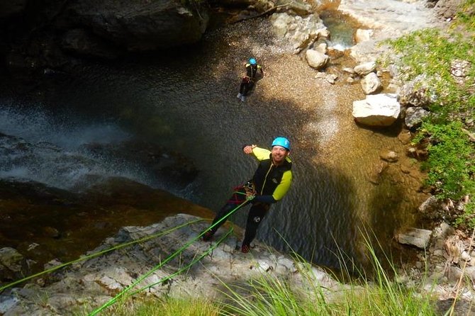 Sports canyoning in the Vercors near Grenoble - Meeting at Saint-Gervais and preparing for the river