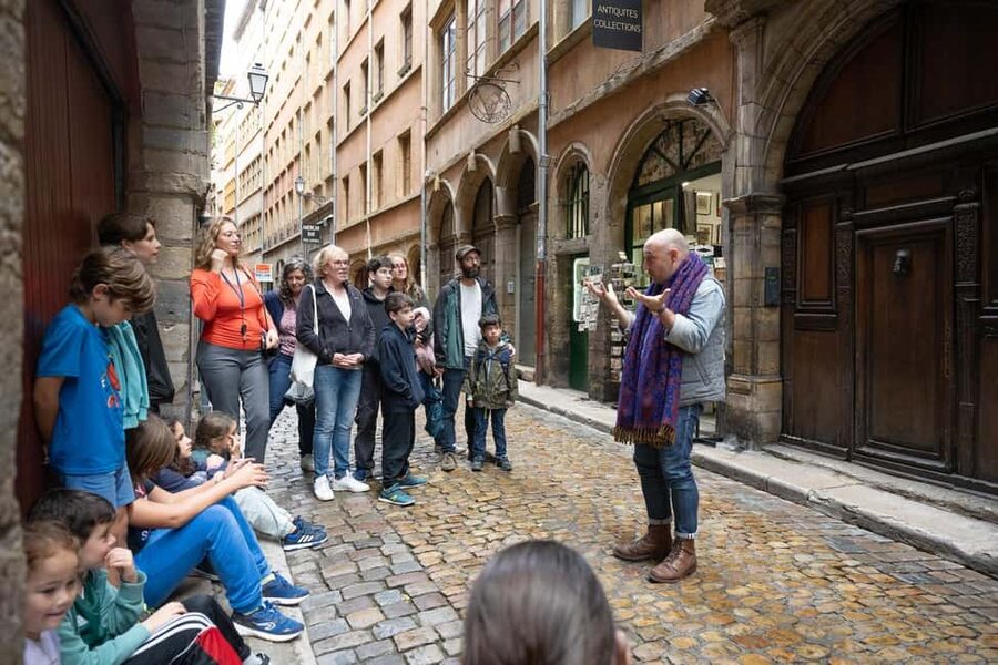 Storytelling tour of the Vieux-Lyon for children in French - Why Lisette’s story works for children