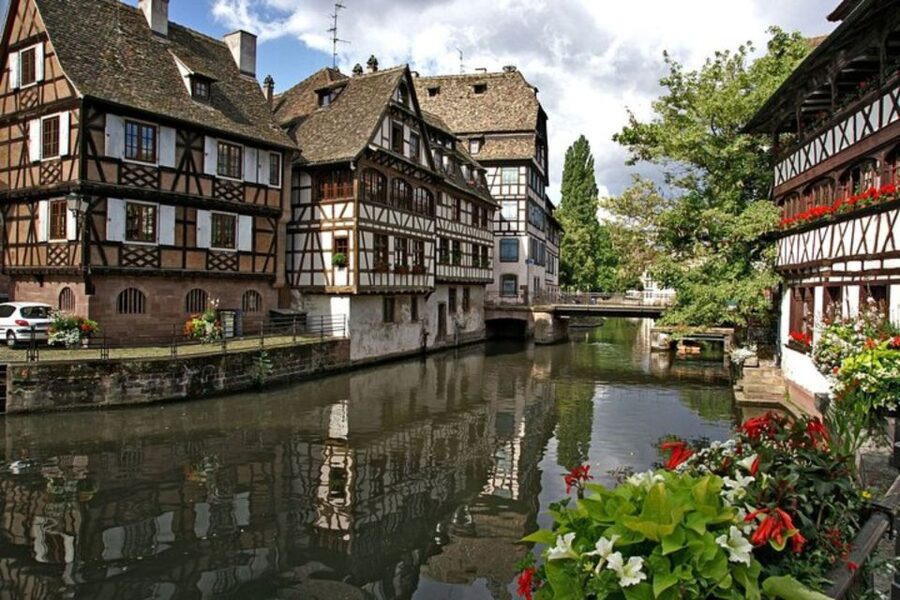 Strasbourg: Private custom tour with a local guide - Meeting your guide and setting the route