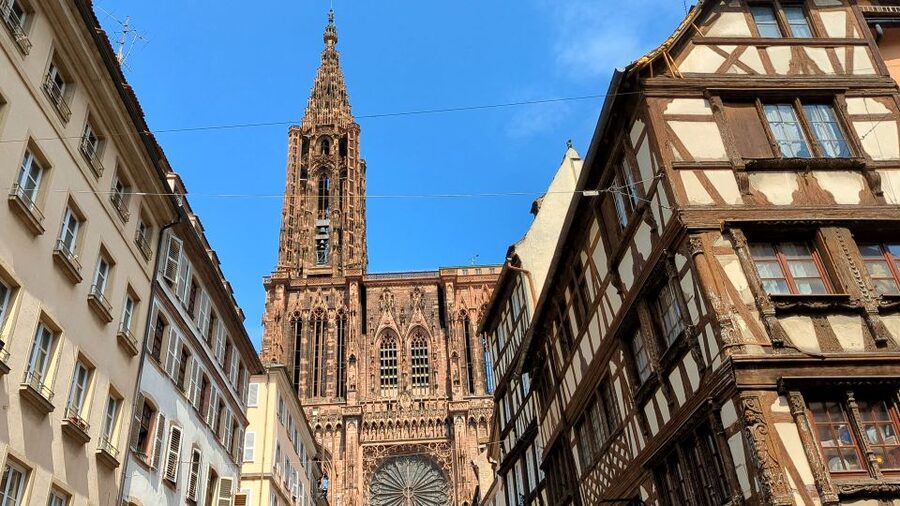 Strasbourg: Walking Tour with Local Guide - Strasbourg Cathedral, from Romanesque stone to Gothic height