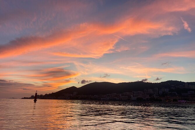 Sunset boat cruise with Aperitif at the Sanguinary Islands - Swimming before the sun drops