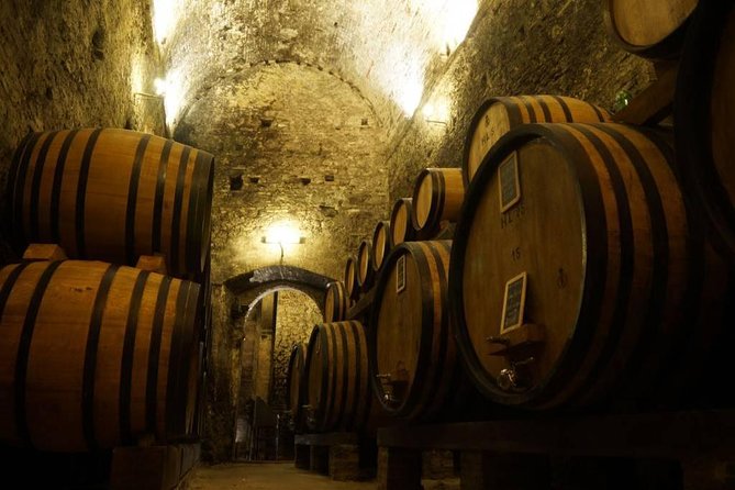 Tasting Tour in One of The Most Beautiful Cellars in the World - The tasting: from bruschetta to Riserva