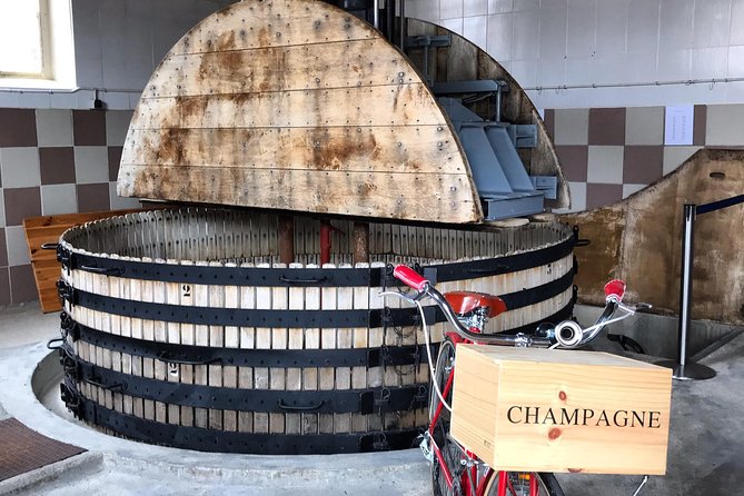 The Connoisseurs from Epernay (Private Half day Champagne Tour) - A vineyard viewpoint over the Marne Valley