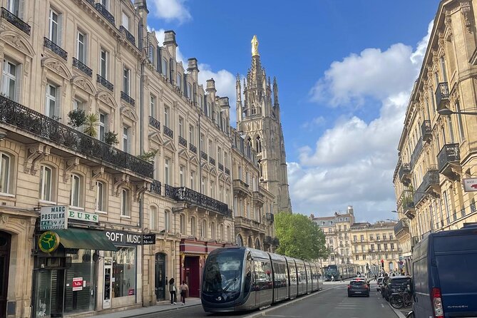 The essential in Bordeaux, private tour with a local - Starting beside the fountain at Place de la Bourse