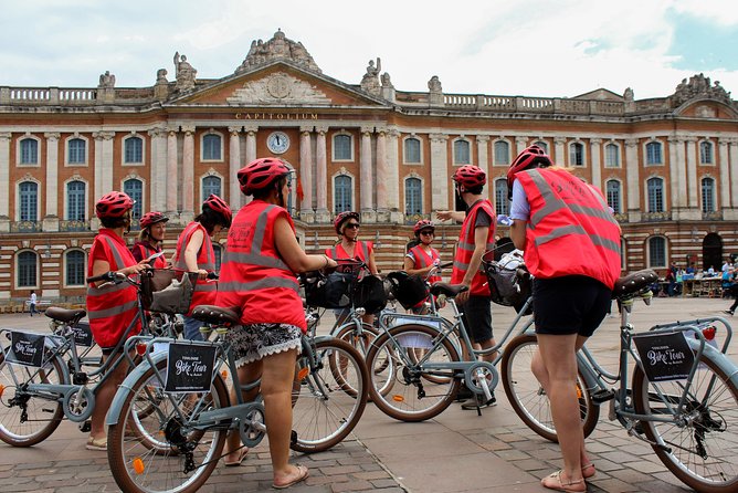 The essential of Toulouse by bike - Saint-Etienne Cathedral and Toulouse’s mixed styles