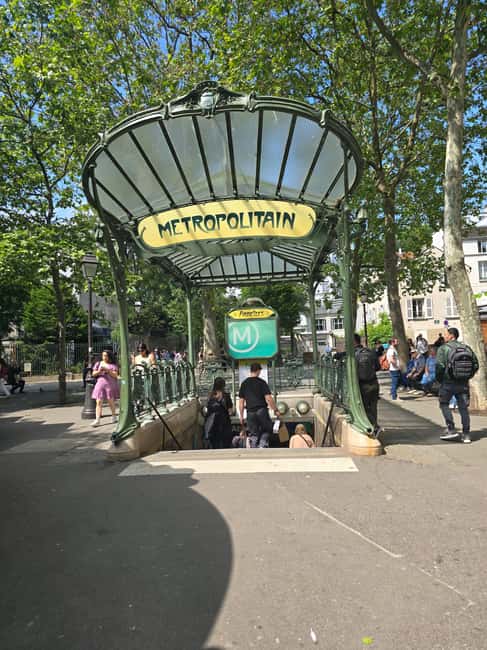 The historic district of Montmartre - Why a 90-minute walk is a smart first look at Montmartre