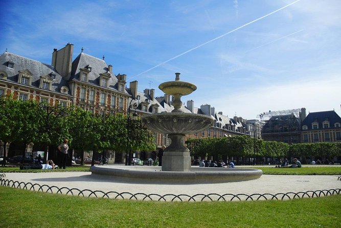 The History of Paris: Historical Le Marais Private Tour - Hôtel de Ville, where Paris runs its city business