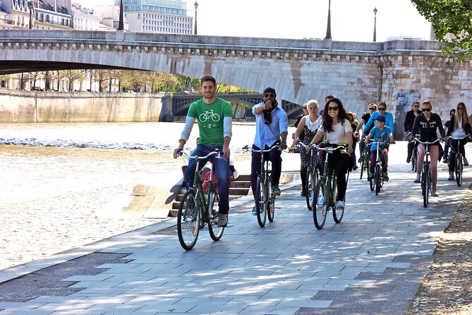 The Paris Monuments Tour - Crossing Alexandre III Bridge to Les Invalides