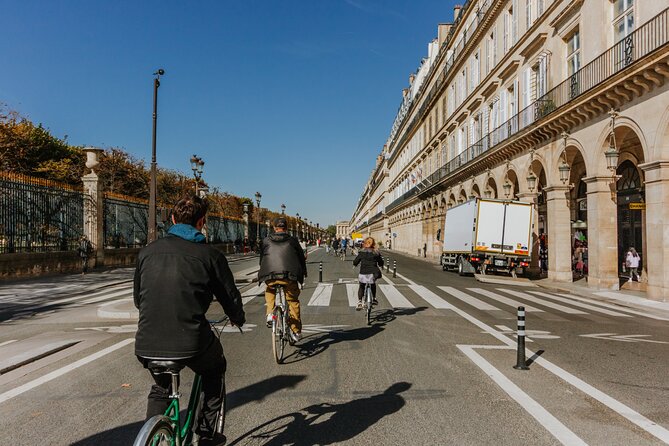 The Paris Monuments Tour - A pause on Rue Cler before the Eiffel Tower