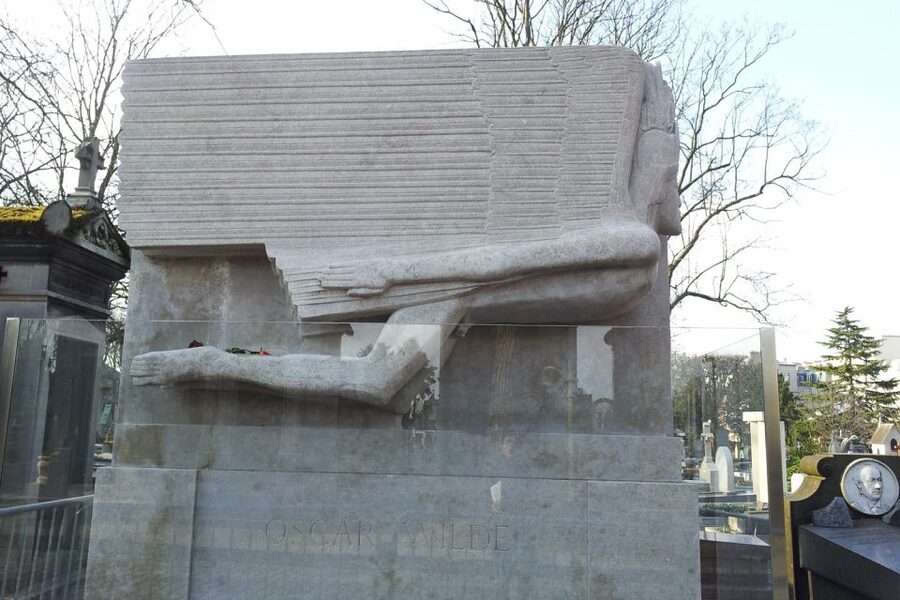 The Père Lachaise Cemetery: Guided 2-Hour Small-Group Tour - Architecture, Sculpture, and the Quiet Work of Grief