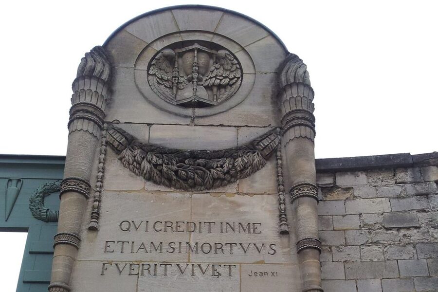 The Père Lachaise Cemetery: Guided 2-Hour Small-Group Tour - Héloïse, Abelard, and the Cemetery’s Legends