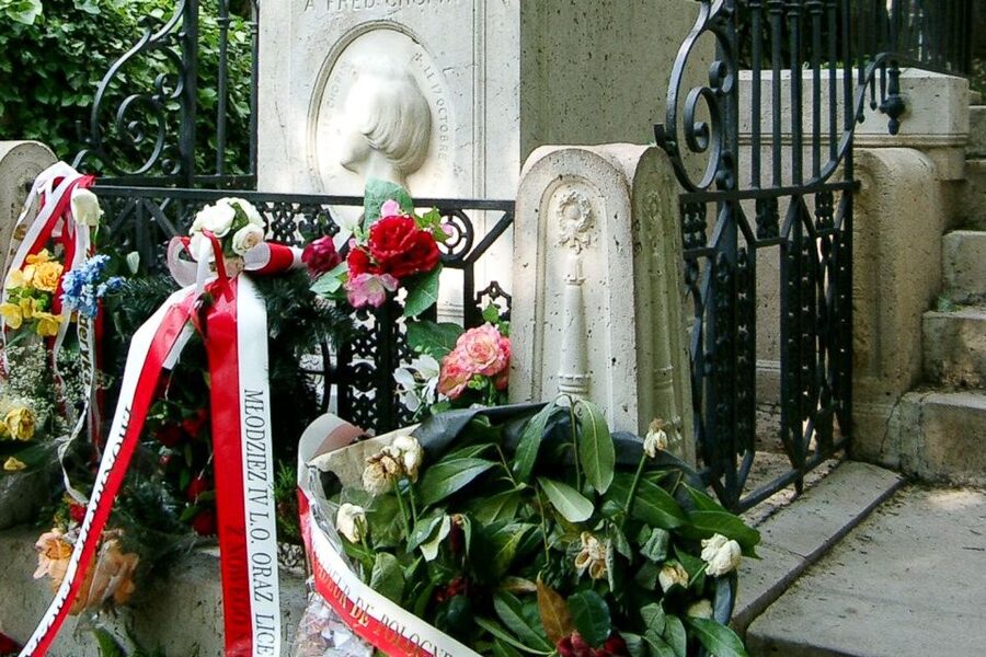 The Père Lachaise Cemetery: Guided 2-Hour Small-Group Tour - What the Guides Add to the Walk
