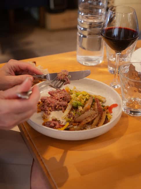 The Ultimate Bordeaux Food Tour: Full Meal & Fine Wines - A closer look at the food and drink