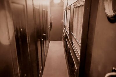 The “Un Train d’Enfer” room