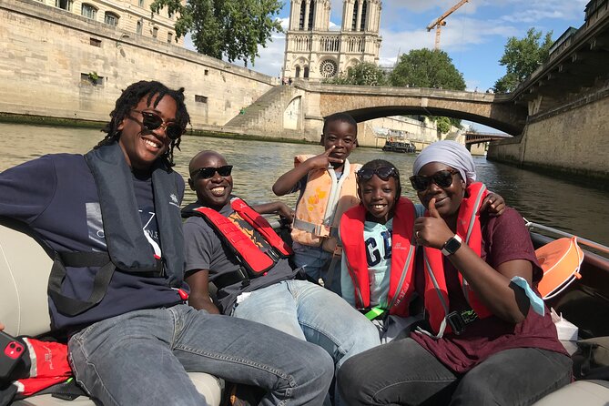 Top Private Cruises in Paris with French Champagne and surprises - The Louvre from the water