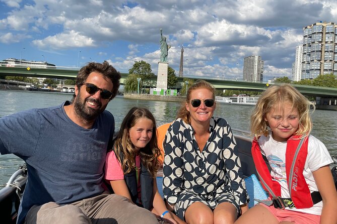 Top Private Cruises in Paris with French Champagne and surprises - Pont Neuf and the historic center