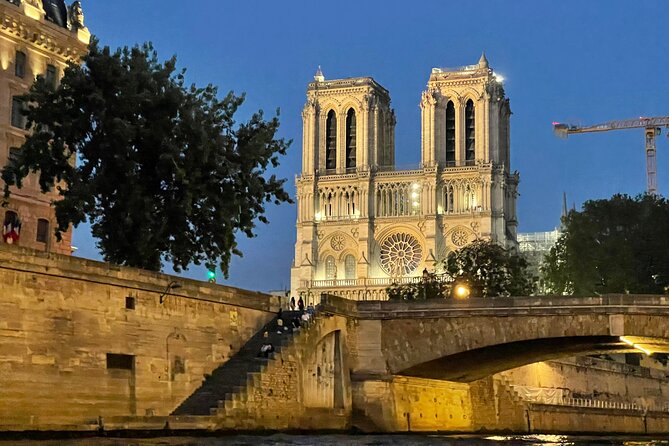 Top Private Cruises in Paris with French Champagne and surprises - Notre-Dame and the Île de la Cité