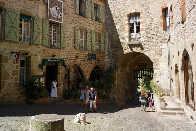Toulouse: Albi and Cordes/Ciel Day Trip with Audio Guides - The coach ride to Cordes-sur-Ciel
