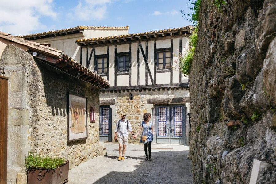 Toulouse: Carcassonne Day Trip by Coach with Audioguide - Spending two hours at Château Comtal