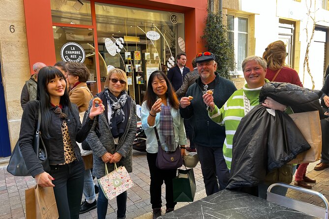 Traditional Gourmet Food & Wine Tour in Bordeaux - A quiet garden before the wine cellar