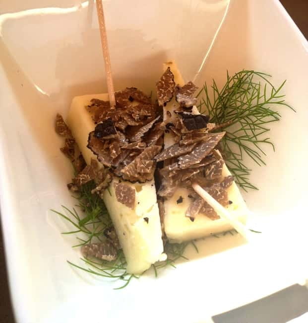 Truffle Hunting in Provence - The tasting: truffles with Champagne and local oil